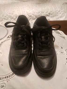 Nike Black Air Force 1, 6Y/ 7.5 W Low-Top Athletic Sneakers